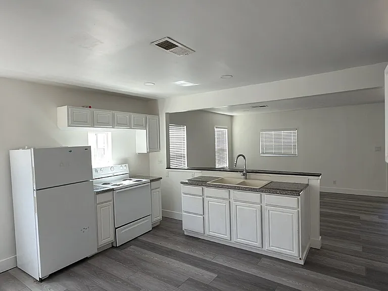 43 W 25th St — Photo 2