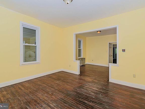 3rd image of 2732 Penbrook Ave