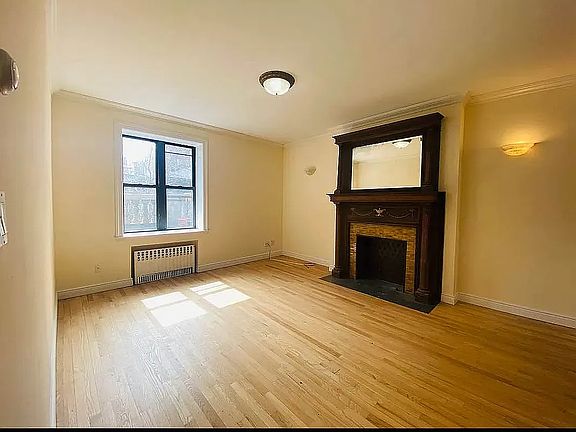 4th image of 305 W 91st St APT 4R
