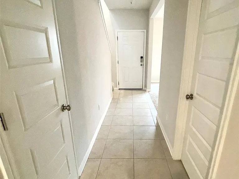 1725 Fountain Bridge Dr — Photo 6