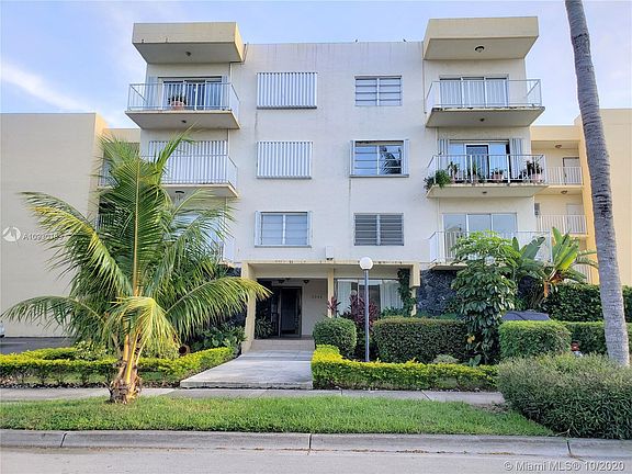 4th image of 3944 NE 167th St APT 201