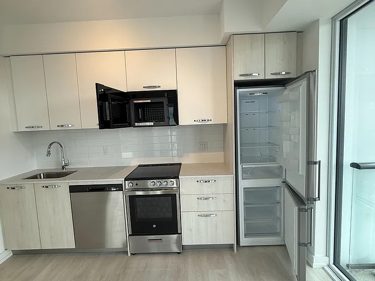 75 James St S #2502 — Photo 13