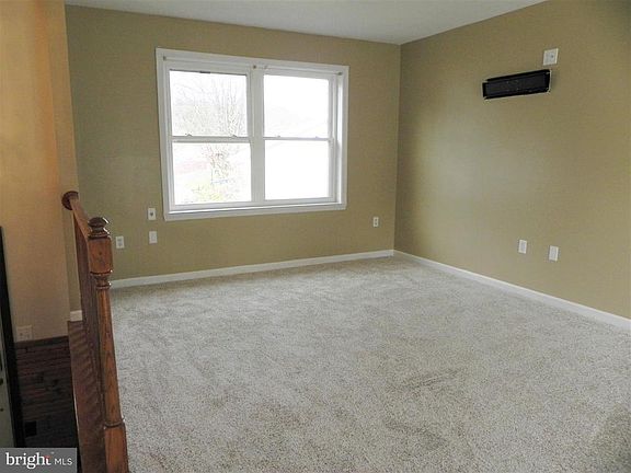 4th image of 30 Mohawk Ct