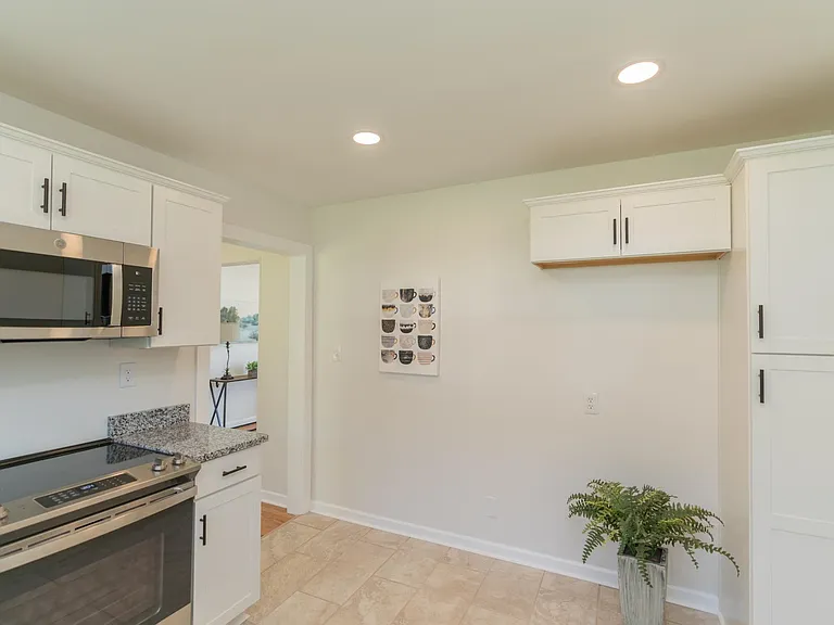913 Woodmore Ter — Photo 30