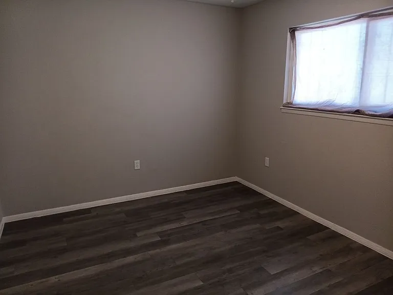 4001 Wellesley Dr NE — Photo 29
