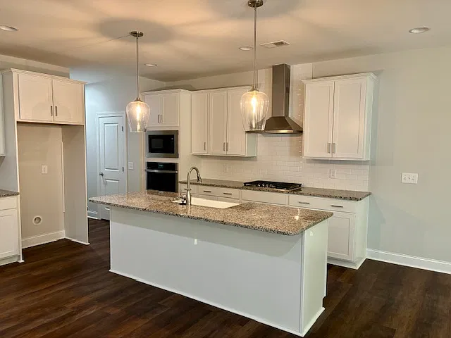 3 bed, 2.5 bath, 2267 sqft, $3,200 — Photo 2