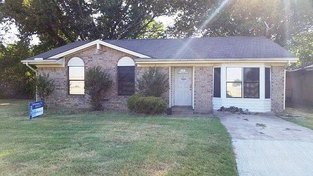 1st image of 407 S 1st St