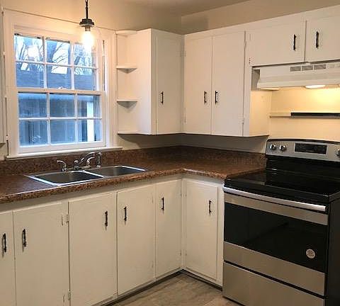 You will love to cook on this brand new flat top electric range.