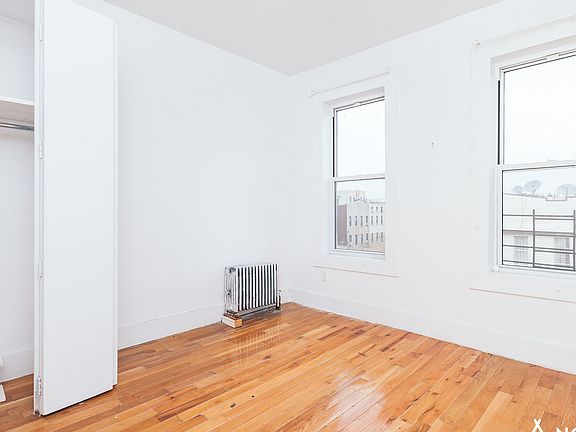 3rd image of 238 Irving Ave APT 4L