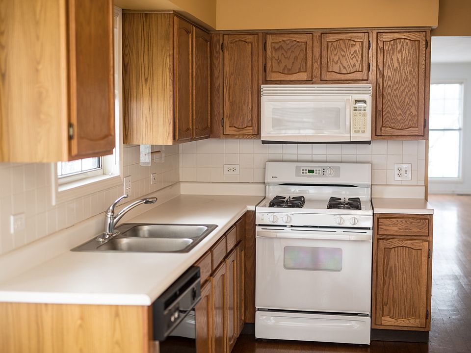1st image of 503 Lake Ct #503