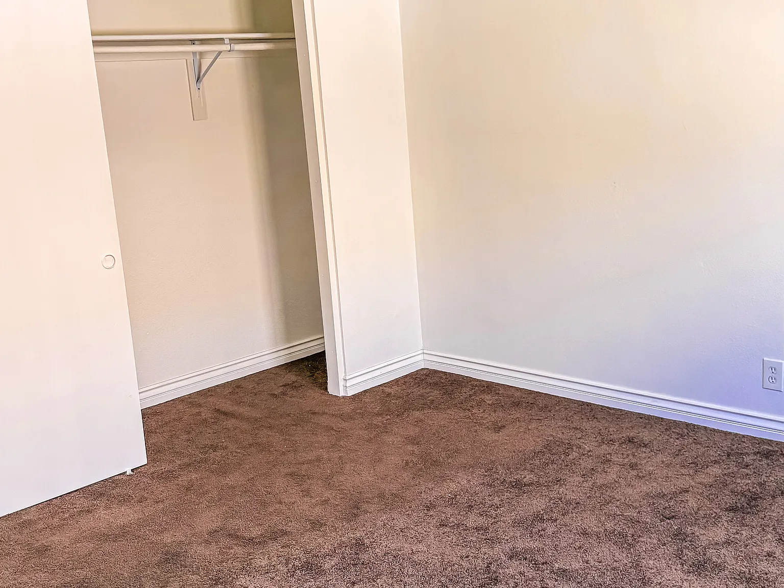 3 bed, 2.5 bath, 1600 sqft, $3,700 — Photo 4