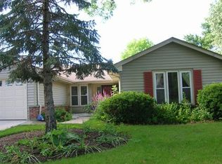 254 Ironwood Dr, Bloomingdale, IL 60108