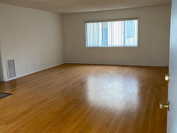 2nd image of 5231 Zelzah Ave #16