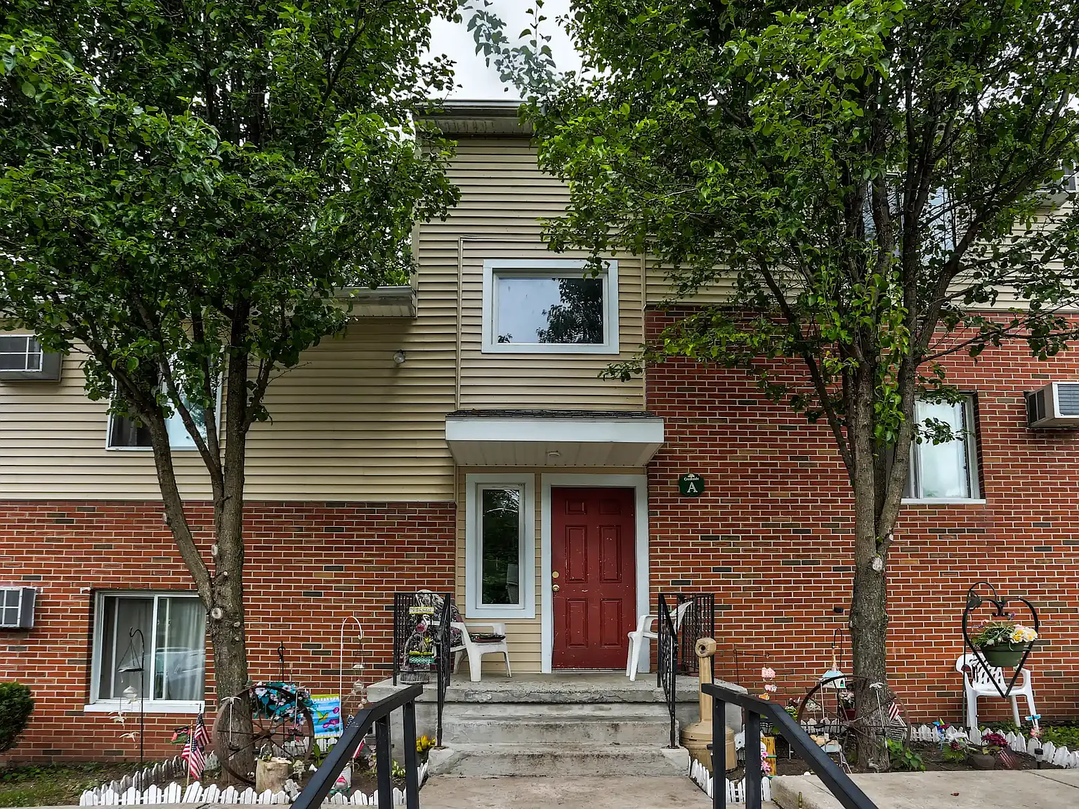 The Creekside Manor Apartments — Photo 3