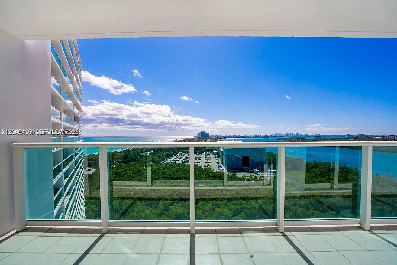 Arlen House East Condo — Photo 4