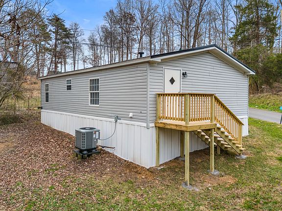 5th image of 323 Oak Grove Ln