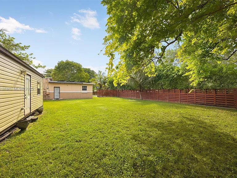 6401 SW 63rd Ct — Photo 19