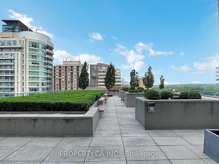 21 Scollard St #406 — Photo 39