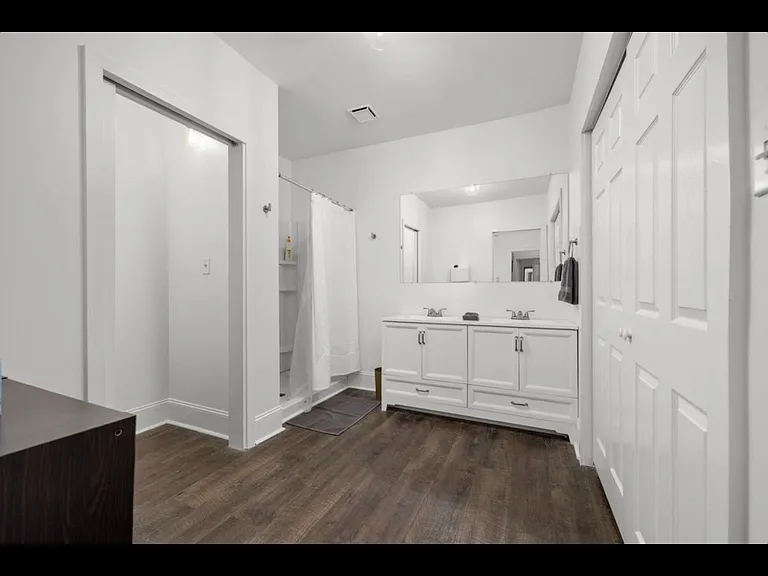 1213 N Pine St — Photo 8