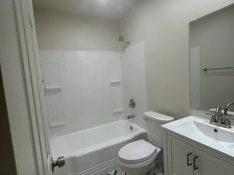 2105 W State St — Photo 4