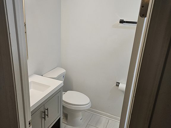 3rd image of 410 E Gaston Ln APT B