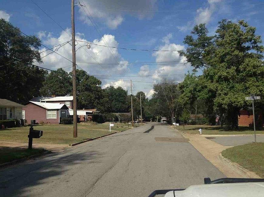 2nd image of 1402 Larkin Ave