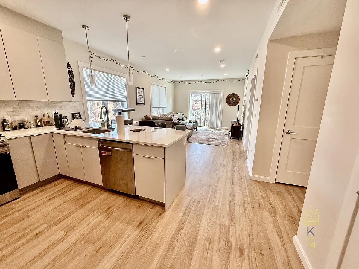 Building Photo - 458 Washington St #202