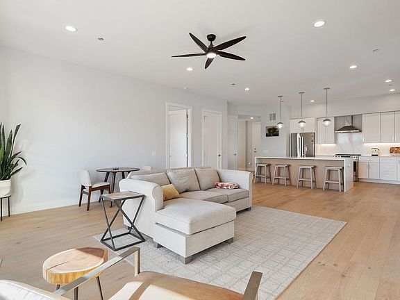 5th image of 5113 N Lincoln Ave #303