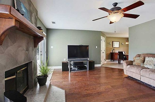 1st image of 201 W Briar Ct