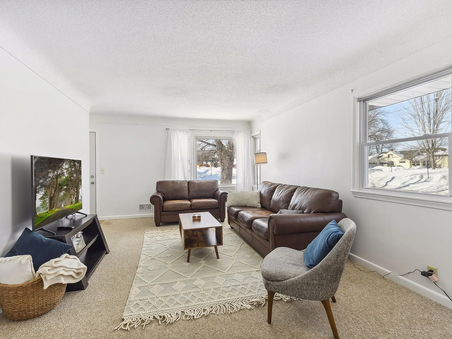 4 Bedroom Single Family Home — Photo 2