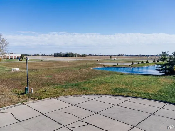 55 Jasons Point, Highland, IL 62249