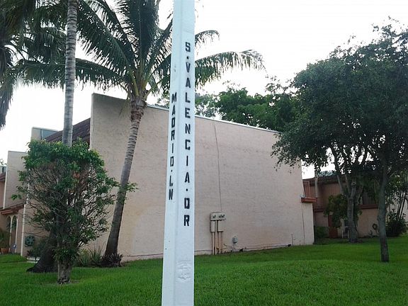 5th image of 51 Madrid Ln