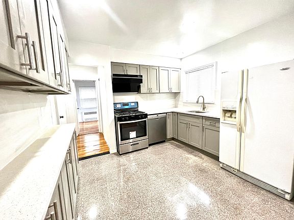 5th image of 5348 203rd St Floor 1