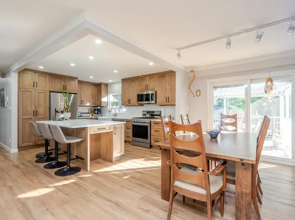 3924 205b St, Langley, BC V3A 2B3