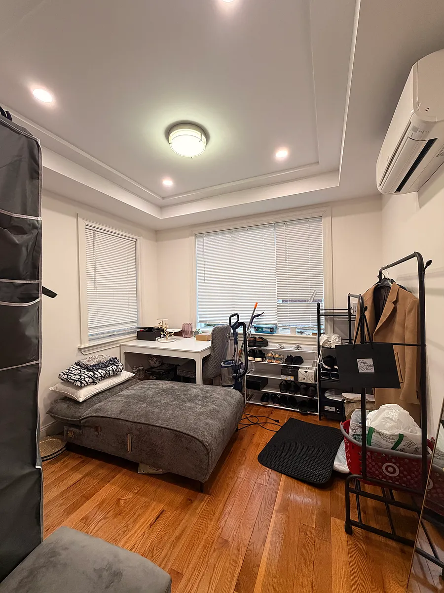 Building Photo - 298 Decker Ave #2
