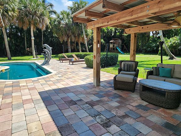 3rd image of 1066 SE St Lucie Boulevard