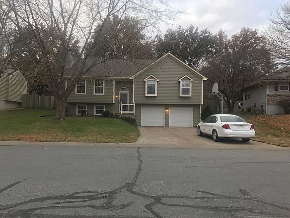 3rd image of 308 SE Onyx Dr