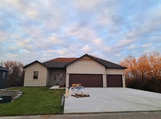 371 N View Dr, Branson, MO 65616