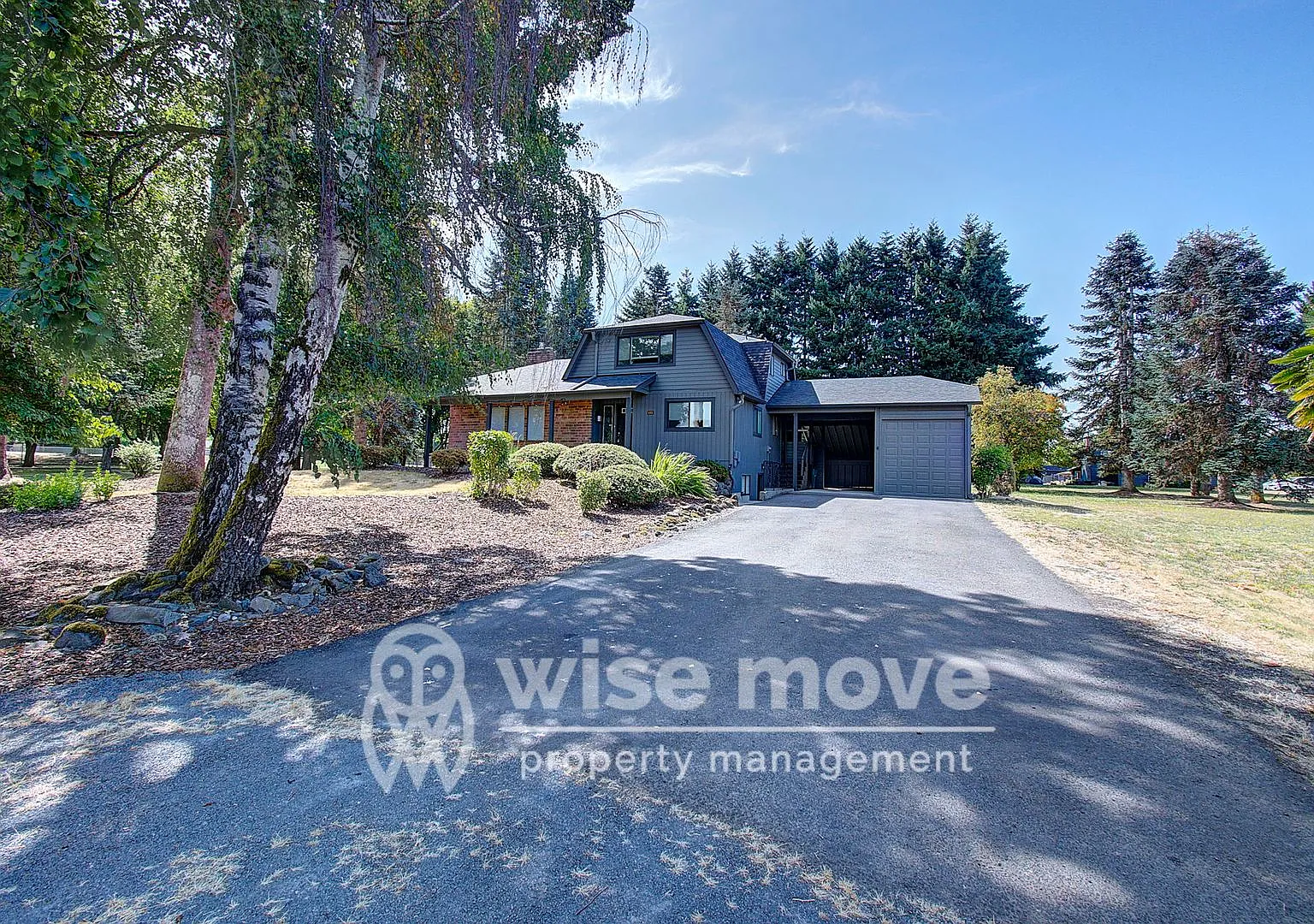 Felida Park- 4 Bedrooms on 1.5 Acres — Photo 4