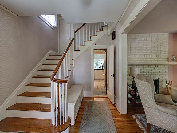 3rd image of 218 Park Ln