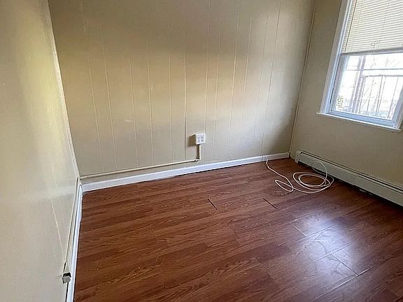 4th image of 60 Clendenny Ave #2