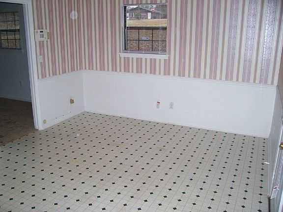 Kitchen - Eat-in Area