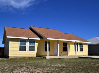 404 W Brazos St, Uvalde, TX 78801