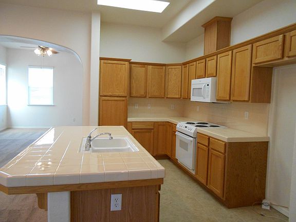 4th image of 638 W Milano Ln