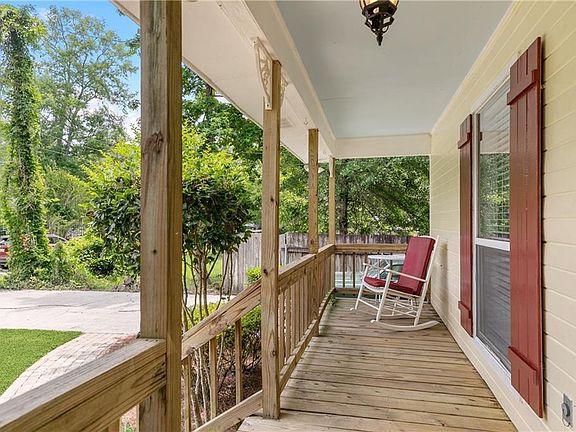 3rd image of 1740 Caroline St