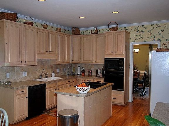 Silstone counters, breakfast area, gas range