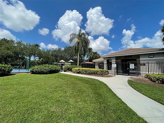 3rd image of 953 Crestview Cir #953