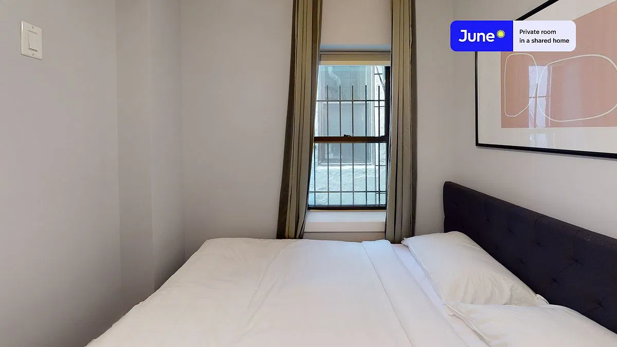 Full bedroom in 5 bed/2.5 bath home in Bedford-Stuyvesant #438 E — Photo 1