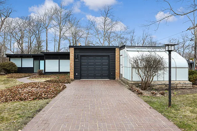 335 Park Pl photo 1