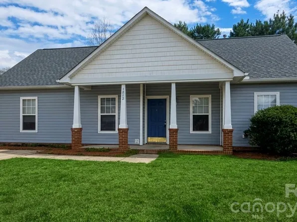 1212 Bicycle Ct, Gastonia, NC 28054